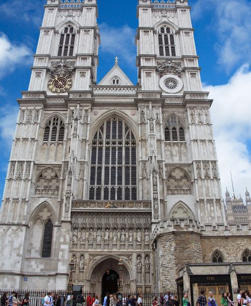 Westminster Abbey exterior with visitors — an iconic London landmark included in your London travel budget planning