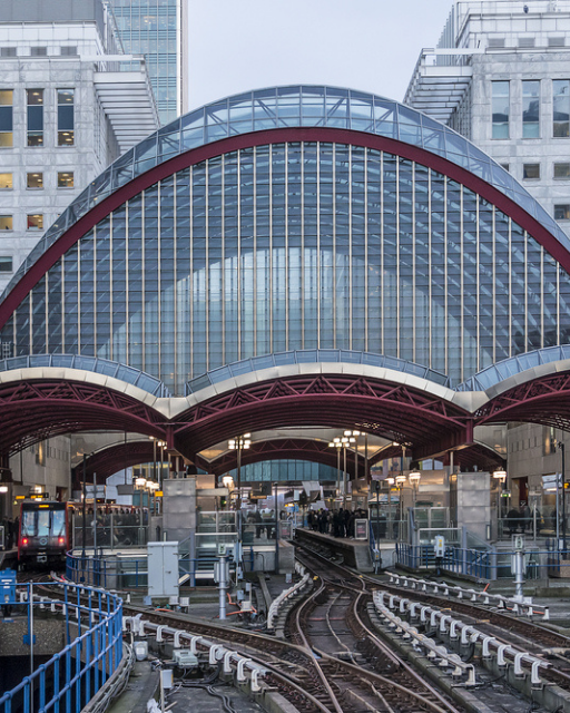 Jubilee Line vs DLR: Which Scenic Ride Wins?