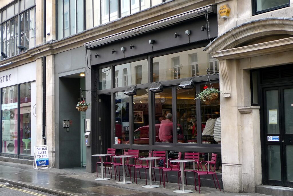 Exploring the Vibrant Atmosphere of Barrafina Soho