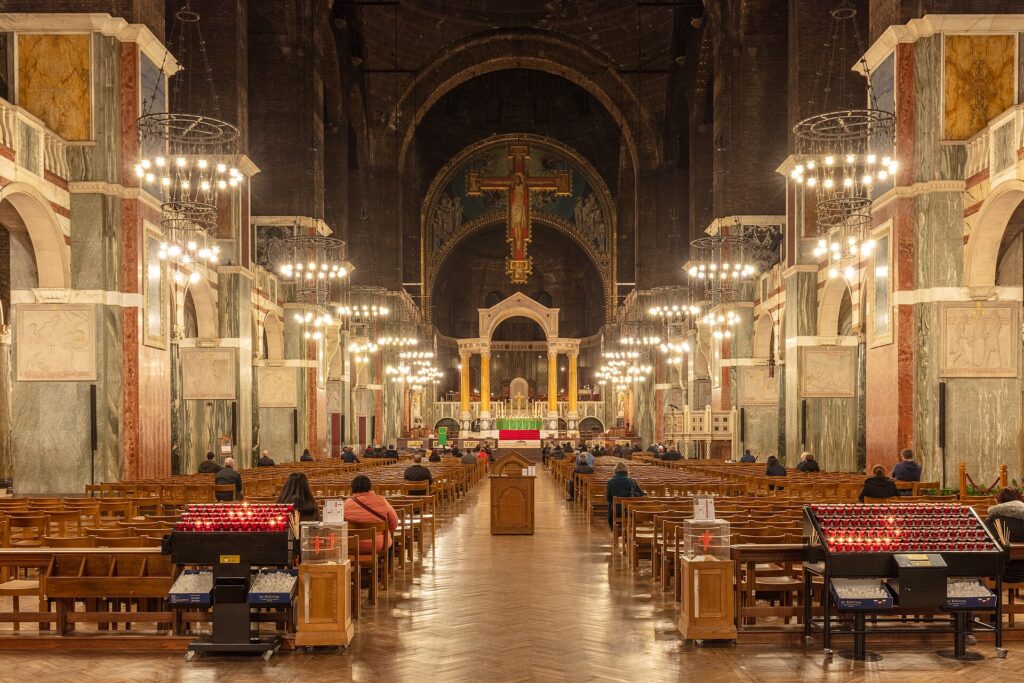 The London Cathedral Most Tourists Walk Past — and Instantly Regret It