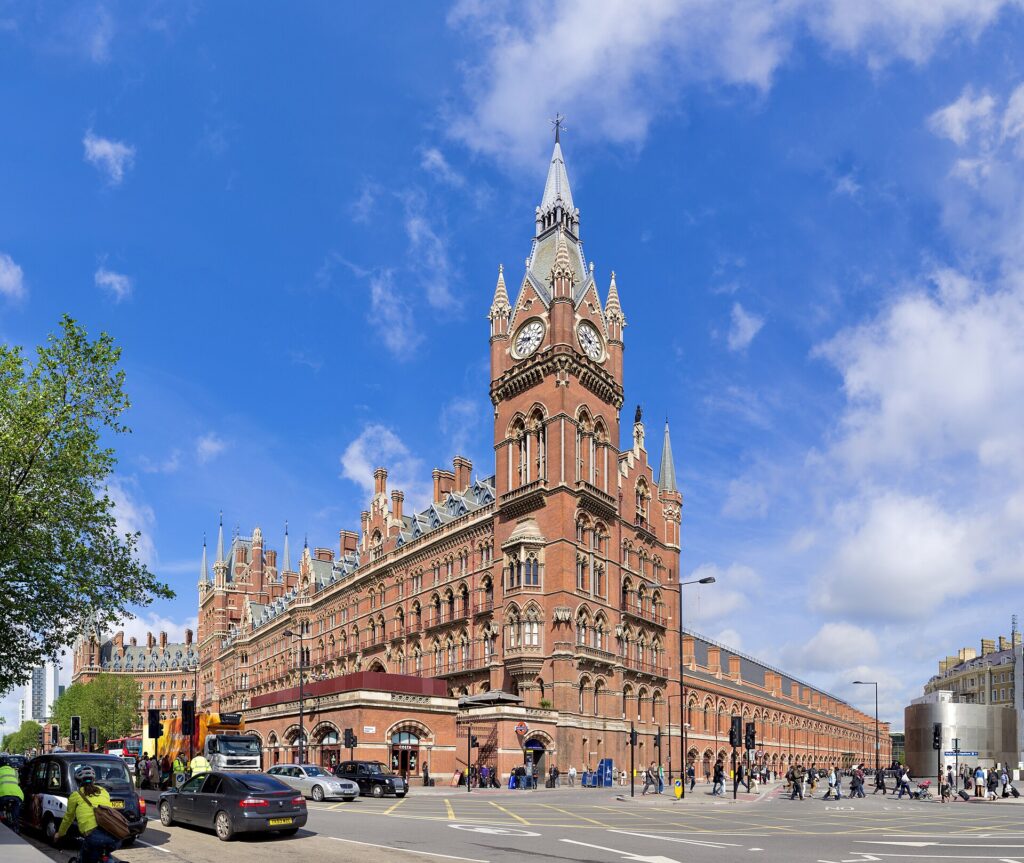 The Poet Who Refused to Let London Tear Down Its Most Beautiful Building