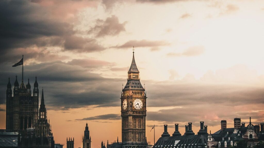 The London Summer Night Where 8,000 Strangers Become a Single Voice