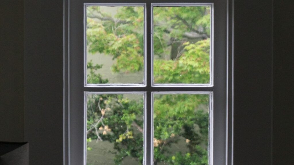 The Window a King Stepped Through to His Own Execution — and Where to Find It Today