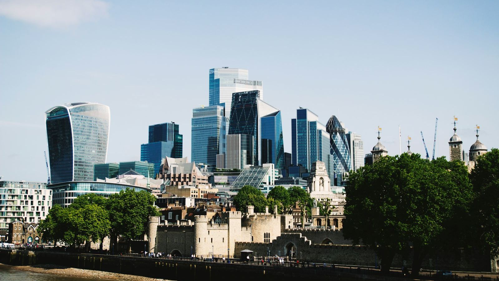 The London Cathedral Most Tourists Walk Past — and Instantly Regret It